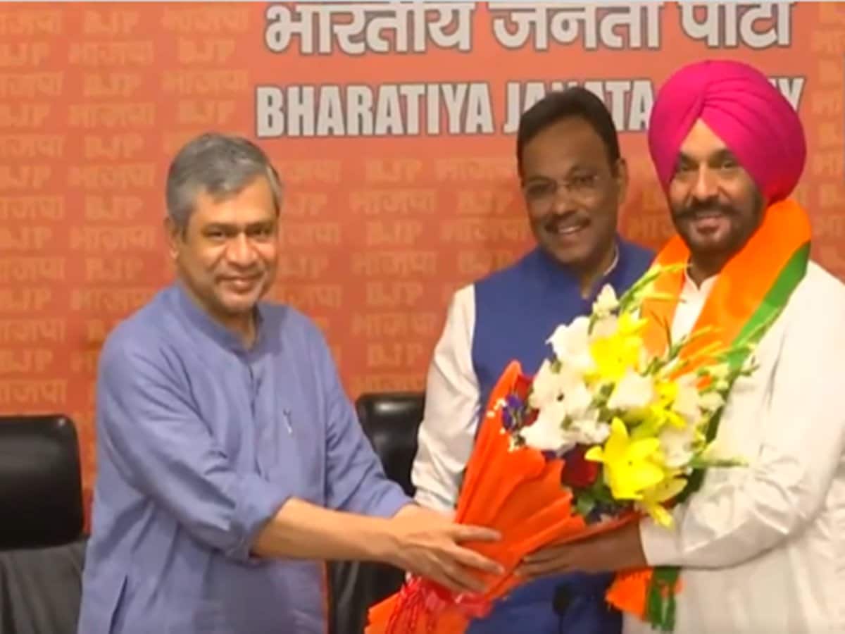 चुनावों के बीच कांग्रेस को बड़ा झटका, प्रियंका गांधी के करीबी तजिंदर सिंह बिट्टू ने छोड़ी पार्टी; BJP का थामा दामन चुनावों के बीच कांग्रेस को बड़ा झटका, प्रियंका गांधी के करीबी तजिंदर सिंह बिट्टू ने छोड़ी पार्टी; BJP का थामा दामन