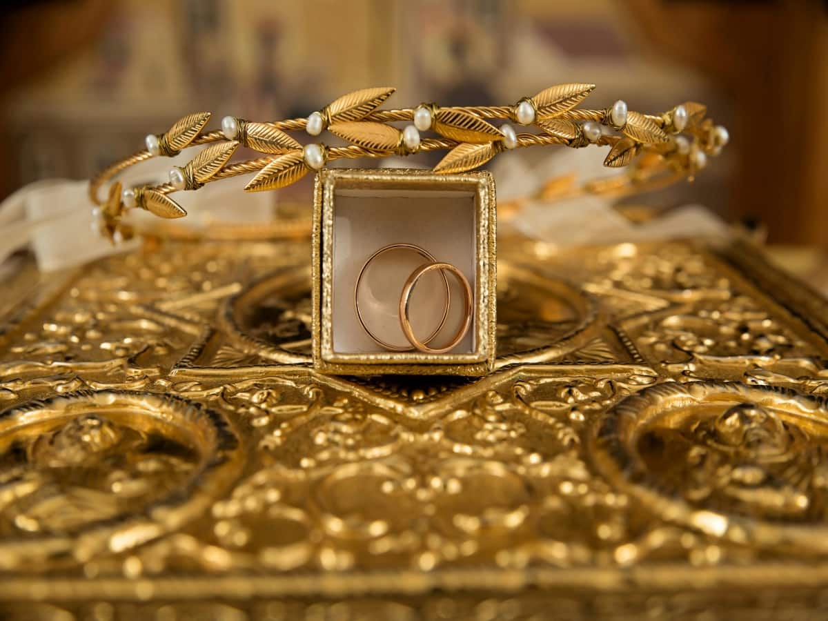 Gold Prices: सोने में निवेश से एक साल के अंदर मिल सकता है 20% रिटर्न