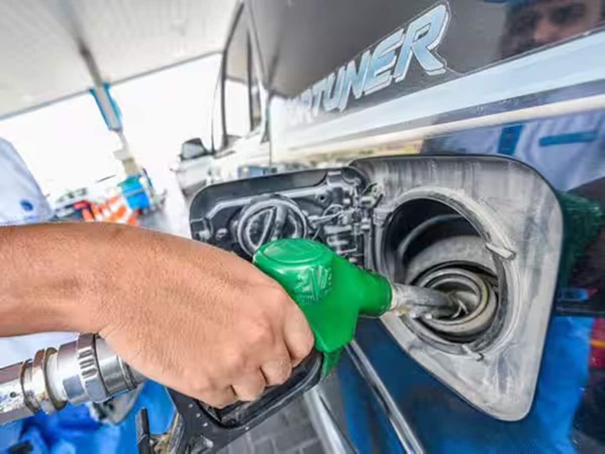 Petrol Diesel Price: आज टंकी करानी है फुल, चेक करें पेट्रोल और डीजल की नई कीमतें