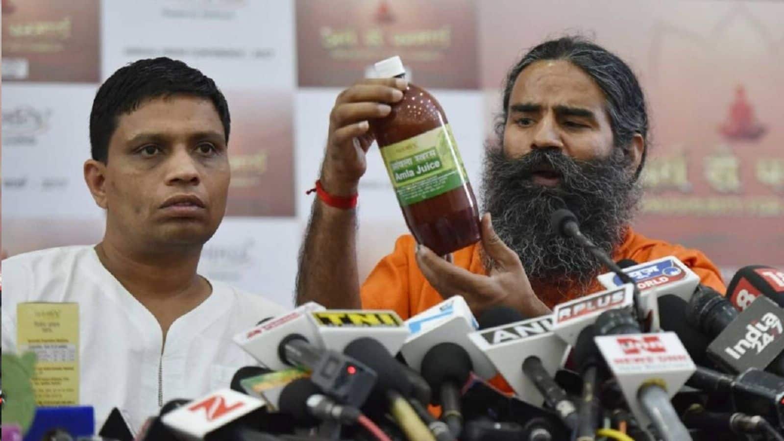 सुप्रीम कोर्ट ने बाबा रामदेव, पतंजलि को फिर लगाई फटकार, कहा- 'क्या माफीनामे का साइज विज्ञापन के बराबर था?' सुप्रीम कोर्ट ने बाबा रामदेव, पतंजलि को फिर लगाई फटकार, कहा- 'क्या माफीनामे का साइज विज्ञापन के बराबर था?'