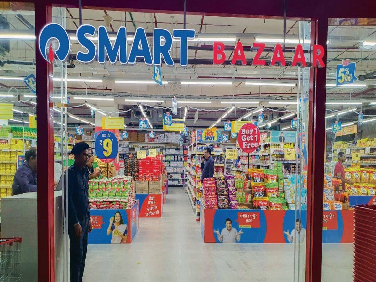 Reliance Retail का मार्च तिमाही में 22% बढ़ सकता है रेवेन्यू, नए स्टोर्स खोलने का फिर टूट सकता है रिकॉर्ड Reliance Retail का मार्च तिमाही में 22% बढ़ सकता है रेवेन्यू, नए स्टोर्स खोलने का फिर टूट सकता है रिकॉर्ड