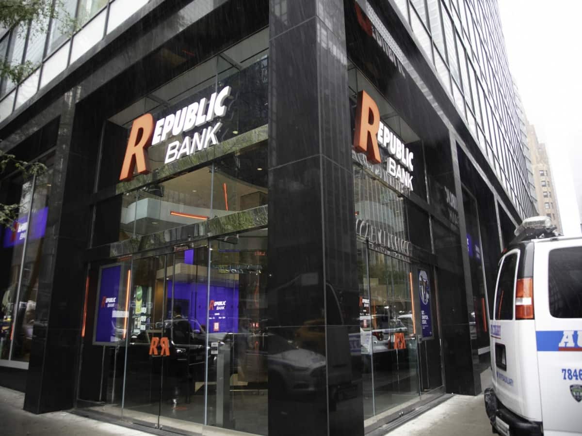 US Bank Closed: ढह गया अमेरिका का एक बैंक, न्यूयॉर्क जैसे बड़े शहर में भी फैला था कारोबार US Bank Closed: ढह गया अमेरिका का एक बैंक, न्यूयॉर्क जैसे बड़े शहर में भी फैला था कारोबार