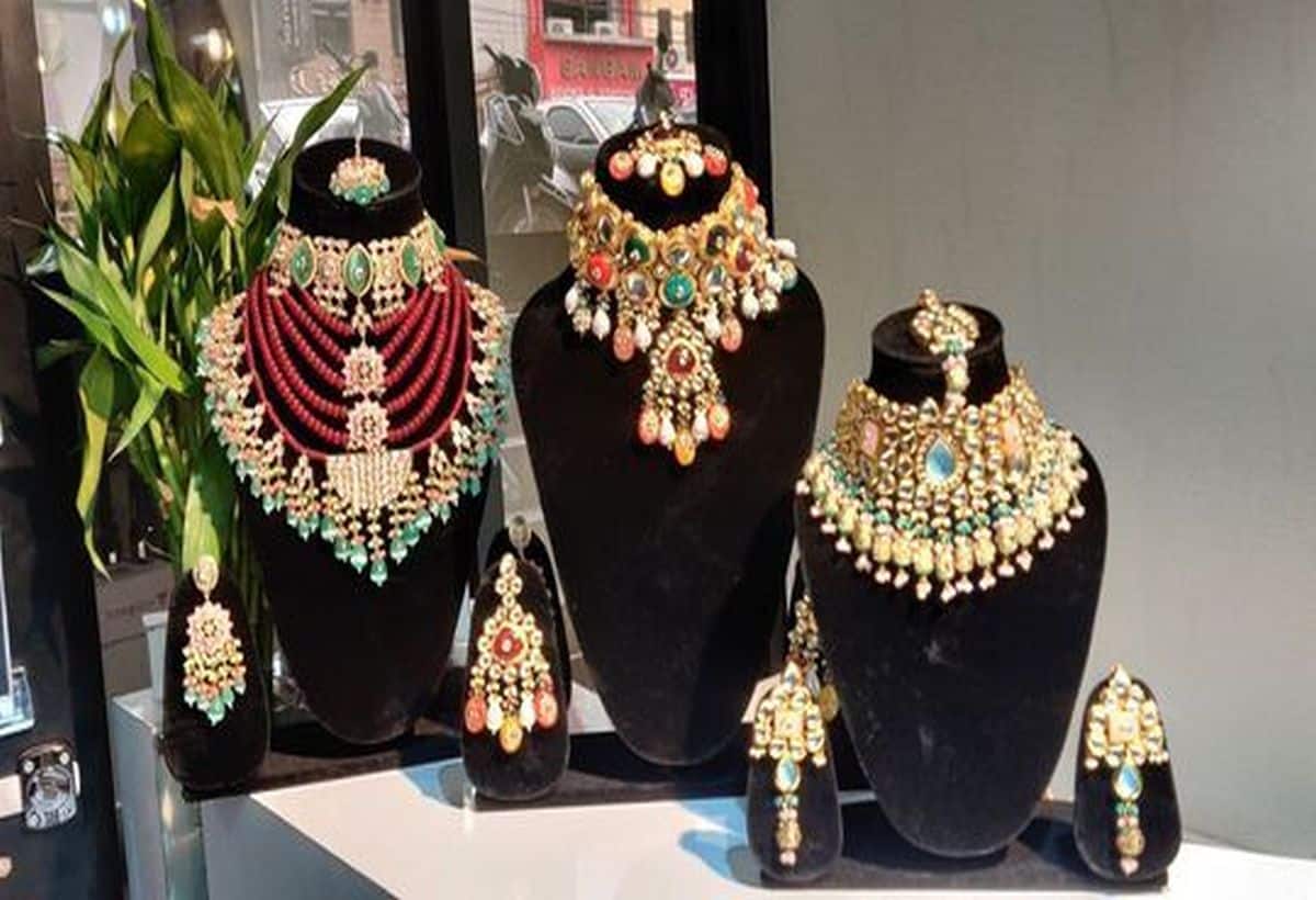 Business Idea: आर्टिफिशियल ज्वेलरी के बिजनेस से अंधाधुंध कमाई, घर बैठे ऐसे करें शुरू