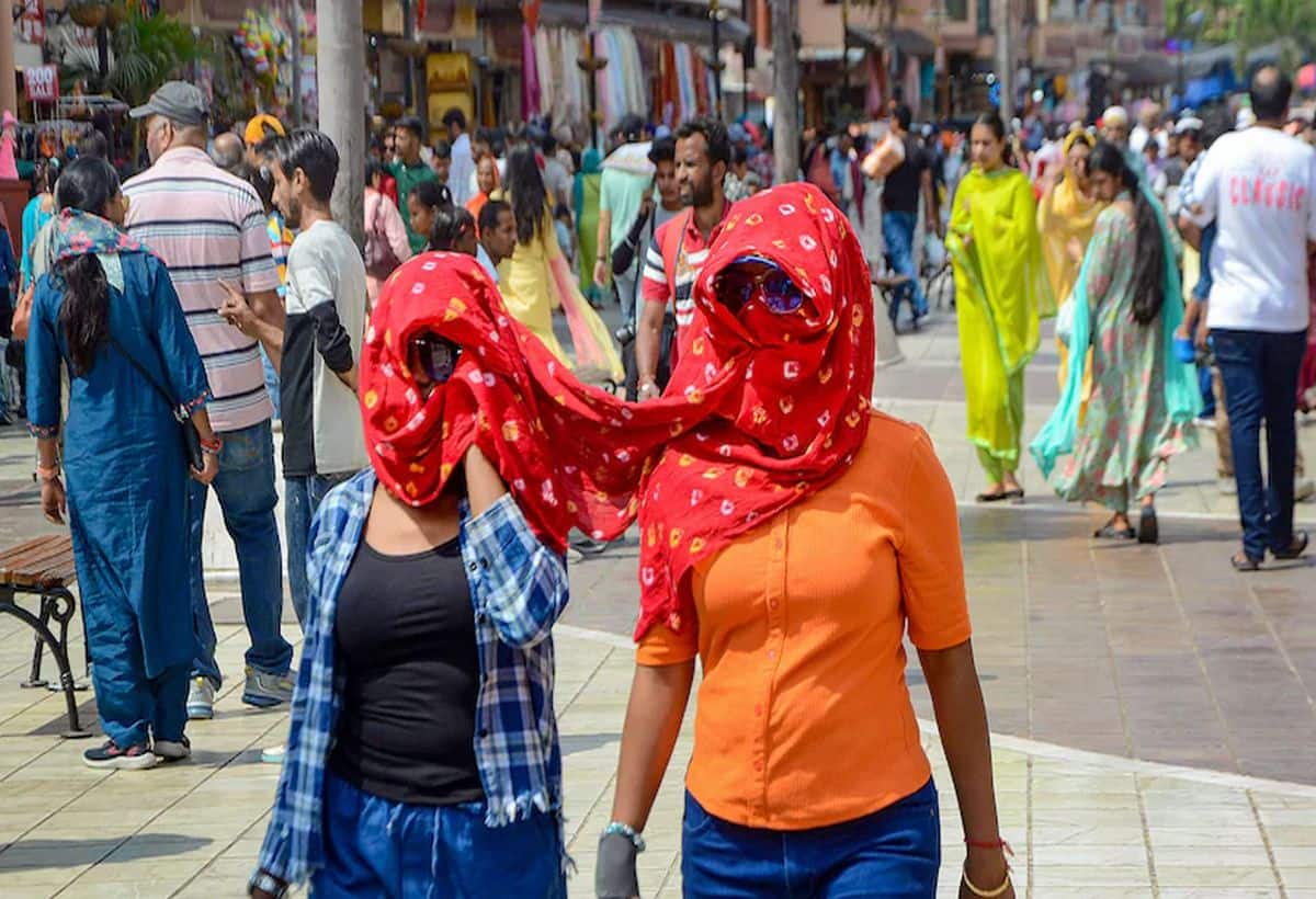 देश में सूरज उगल रहा है आग, 123 साल बाद अप्रैल का महीने सबसे ज्यादा गर्म, मई महीने में 11 दिन तक लू की आशंका देश में सूरज उगल रहा है आग, 123 साल बाद अप्रैल का महीने सबसे ज्यादा गर्म, मई महीने में 11 दिन तक लू की आशंका