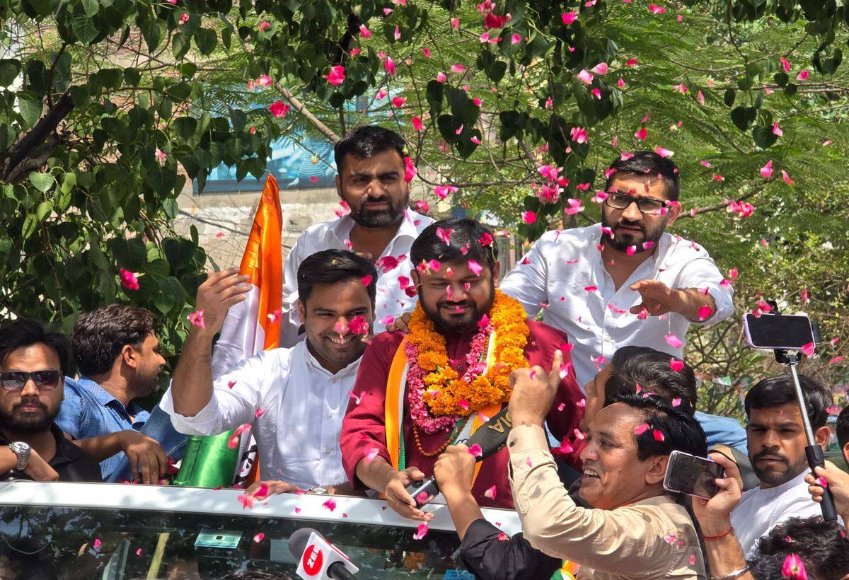 Delhi Lok Sabha Election 2024: उत्तर पूर्वी दिल्ली से कांग्रेस उम्मीदवार कन्हैया कुमार ने भरा पर्चा, मनोहर लाल खट्टर ने भी दाखिल किया नामांकन Delhi Lok Sabha Election 2024: उत्तर पूर्वी दिल्ली से कांग्रेस उम्मीदवार कन्हैया कुमार ने भरा पर्चा, मनोहर लाल खट्टर ने भी दाखिल किया नामांकन