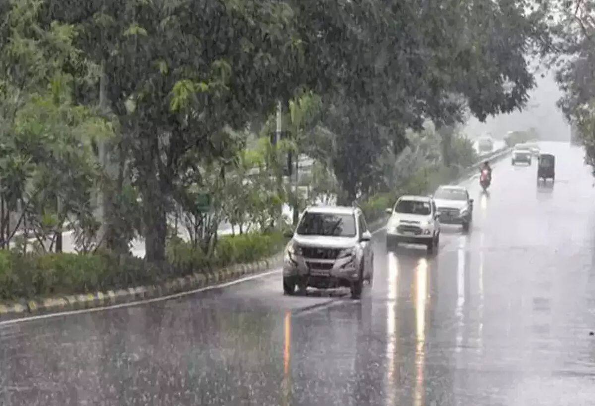 Weather Updates: इन तीन राज्यों में आंधी-बारिश और ओला गिरने का अलर्ट जारी, दिल्ली में बारिश के आसार Weather Updates: इन तीन राज्यों में आंधी-बारिश और ओला गिरने का अलर्ट जारी, दिल्ली में बारिश के आसार
