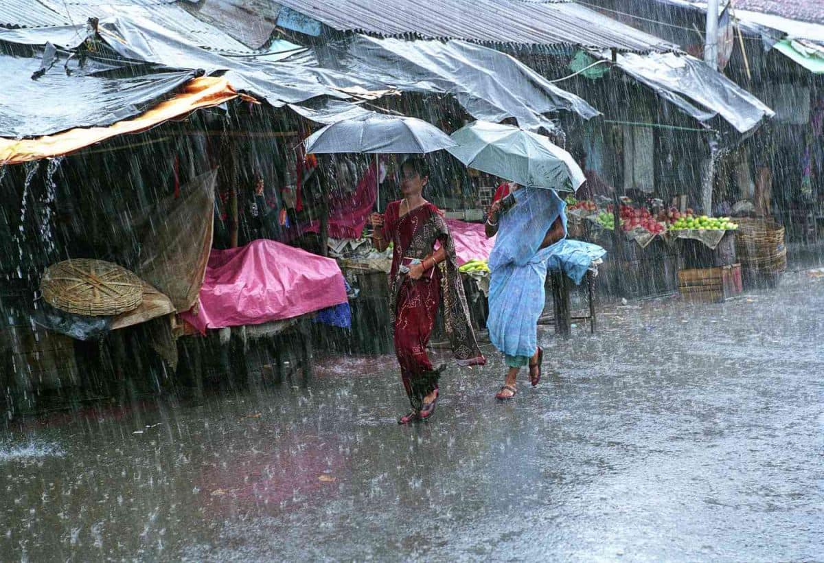 Weather Update: दक्षिण पश्चिम मानसून 31 मई तक पहुंचेगा केरल, UP में 18-25 जून तक पहुंचने के आसार Weather Update: दक्षिण पश्चिम मानसून 31 मई तक पहुंचेगा केरल, UP में 18-25 जून तक पहुंचने के आसार