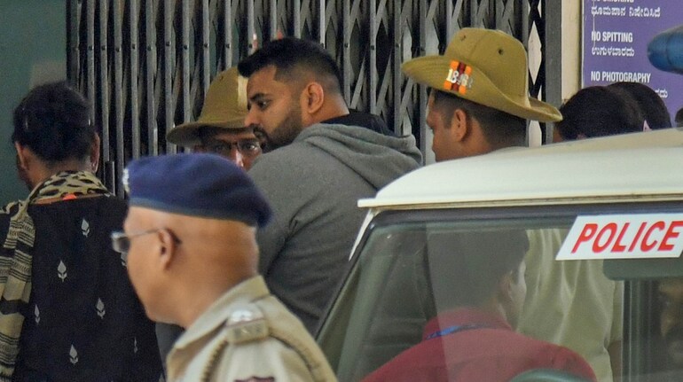Prajwal Revanna: रेप केस में पूर्व सांसद प्रज्वल रेवन्ना को मिली बड़ी सजा,  कोर्ट ने दिया ये फैसला - former jds mp prajwal revanna sentenced to life  imprisonment in rape case |