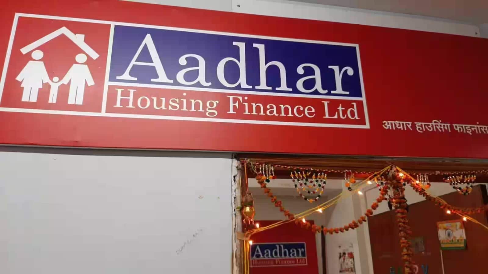Aadhar Housing Finance IPO Listing: फ्लैट लिस्टिंग ने किया निराश, आधार हाउसिंग फाइनेंस की ऐसी है कारोबारी सेहत