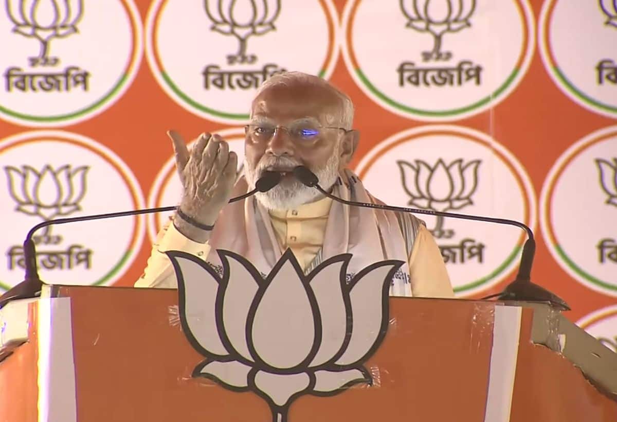 'वोट बैंक के लिए धार्मिक संगठनों को धमका रही TMC', पीएम मोदी ने की RKM के खिलाफ सीएम ममता की टिप्पणी की निंदा