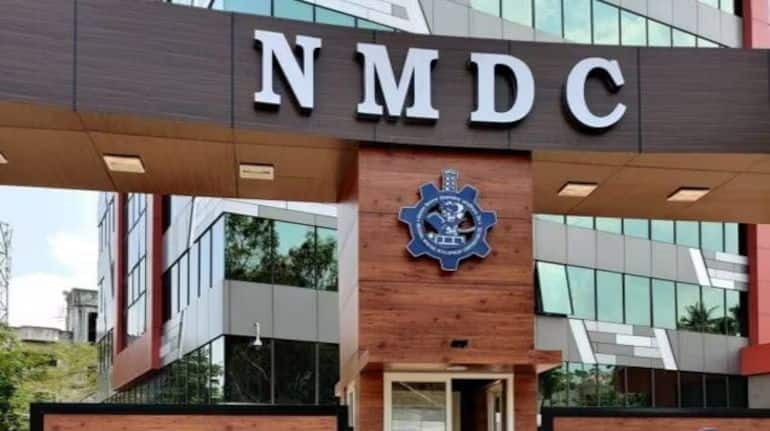 NMDC Share: चीन में लगातार घट रही है स्टील की डिमांड, 2% लुढ़के एनएमडीसी के शेयर – nmdc share price under pressure global iron ore prices hit 22 month low weakness in chinese demand