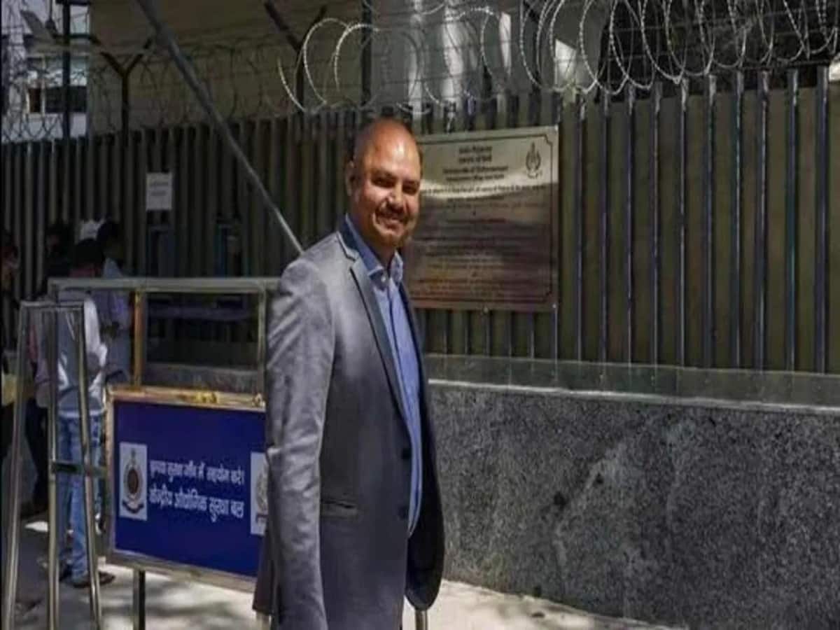 अरविंद केजरीवाल के पीए विभव कुमार के खिलाफ एफआईआर, स्वाति मालीवाल की शिकायत पर दिल्ली पुलिस का एक्शन अरविंद केजरीवाल के पीए विभव कुमार के खिलाफ एफआईआर, स्वाति मालीवाल की शिकायत पर दिल्ली पुलिस का एक्शन