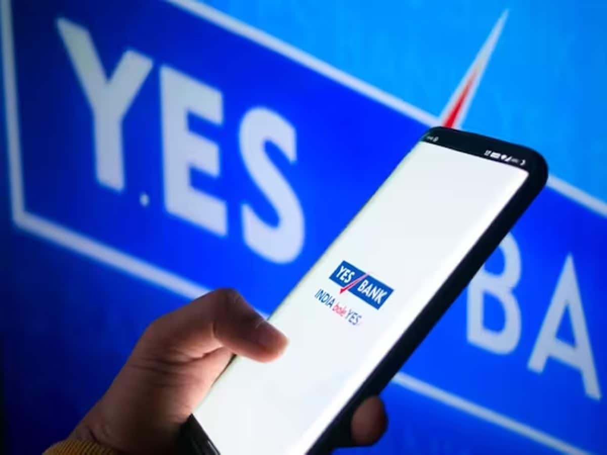 Yes Bank में बिके ₹1600 करोड़ के शेयर, कीमत 3% तक आई नीचे