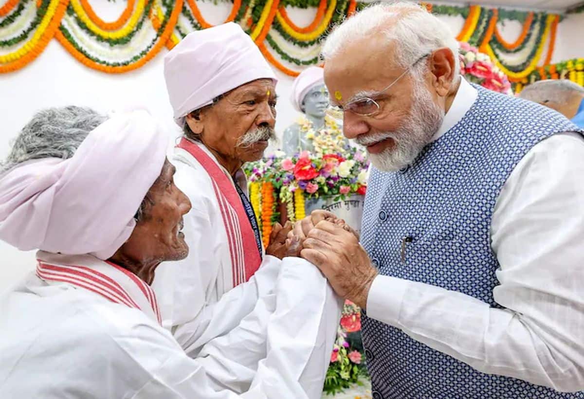 Ayushman Bharat Yojana: बुजुर्गों को मोदी सरकार का बड़ा तोहफा, 70 साल की उम्र पार कर चुके लोगों का फ्री में होगा इलाज Ayushman Bharat Yojana: बुजुर्गों को मोदी सरकार का बड़ा तोहफा, 70 साल की उम्र पार कर चुके लोगों का फ्री में होगा इलाज