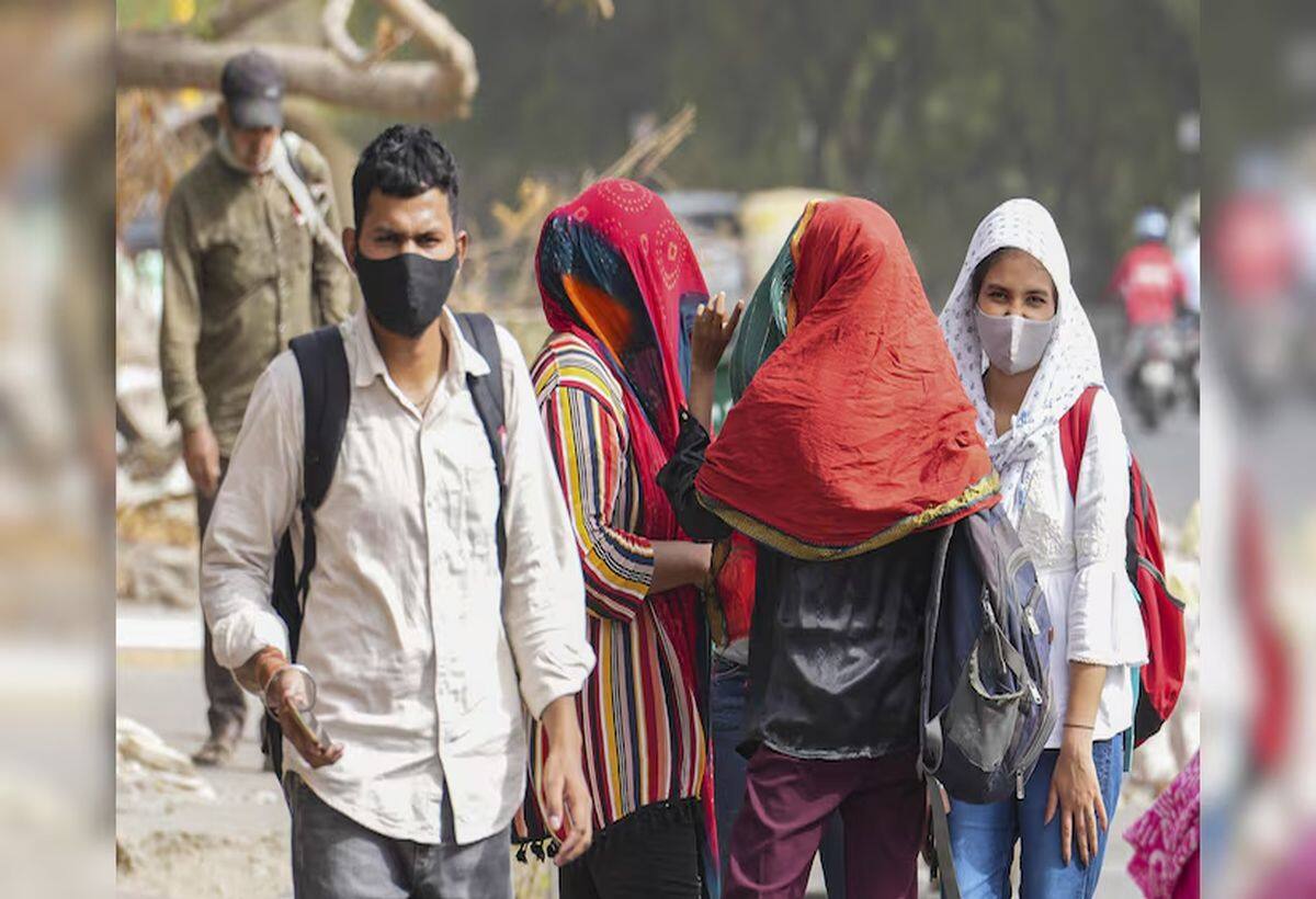 Delhi Heatwave Deaths: दिल्ली में लू का कहर जारी, 36 घंटे में 32 लोगों की मौत, अब तक 70 शव बरामद Delhi Heatwave Deaths: दिल्ली में लू का कहर जारी, 36 घंटे में 32 लोगों की मौत, अब तक 70 शव बरामद