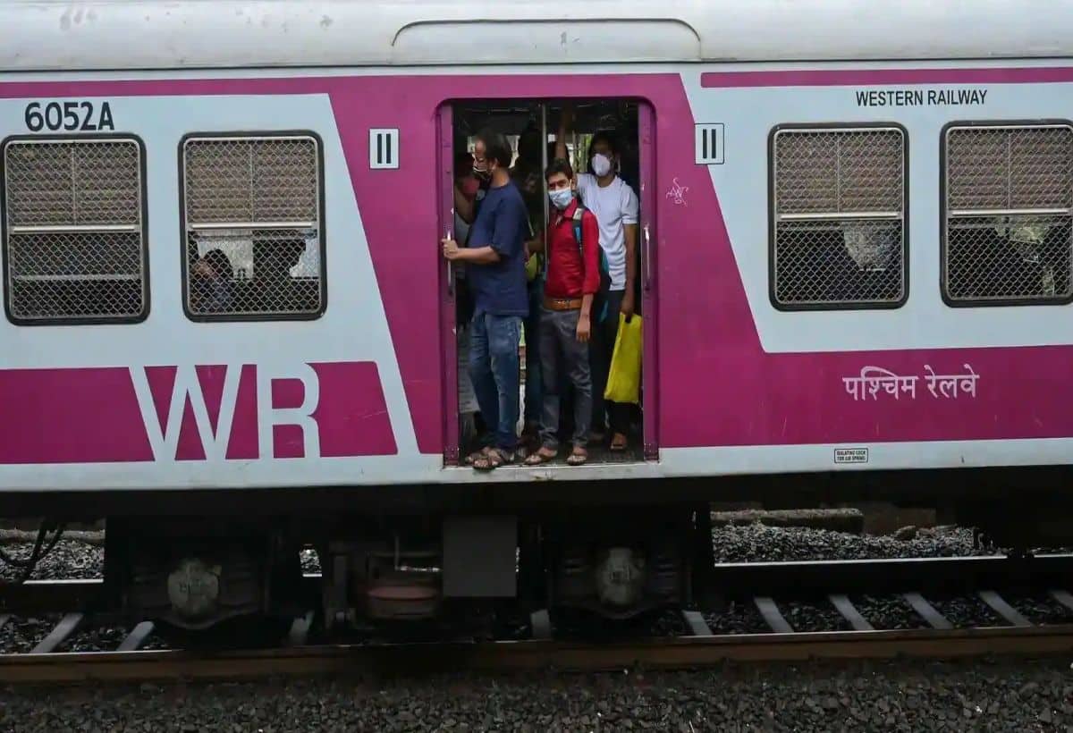 Mumbai Local Train: बोरीवली स्टेशन पर आई तकनीकी खराबी, सुबह-सुबह यात्री हुए परेशान, 10-15 मिनट देरी से चल रही हैं ट्रेनें
