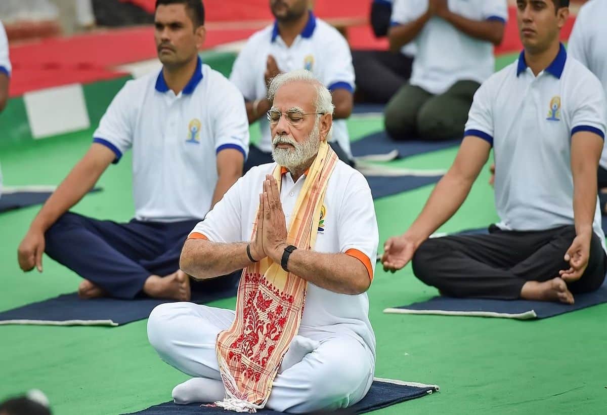 PM Modi Jammu Kashmir Visit: आज से कश्मीर दौरे पर पीएम मोदी, डल झील के किनारे करेंगे योगा, कई परियोजनाओं का करेंगे उद्घाटन