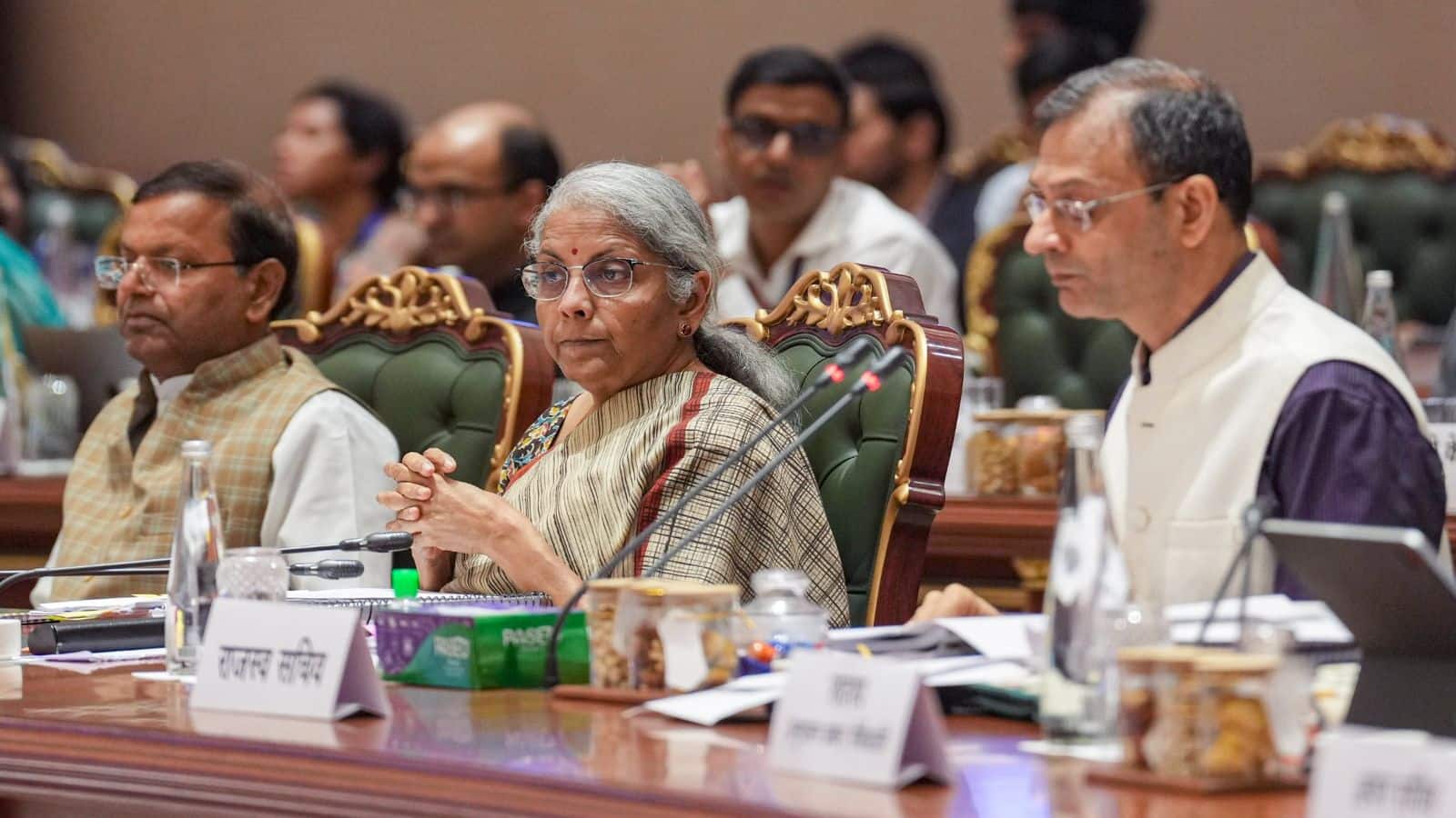 रेलवे प्लेटफॉर्म टिकट होगा सस्ता, सोलर कुकर महंगा! GST काउंसिल की बैठक में हुए ये 6 बड़े फैसले