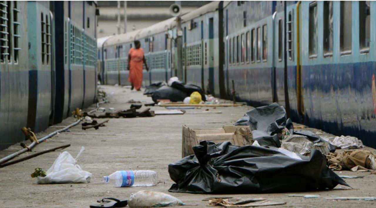 ट्रेन में चाय का कप, बिस्कुट-नमकीन का पैकेट फेंक देते हैं सीट के नीचे? अब चुकाना पड़ेगा 10 गुना जुर्माना, रेलवे ने बदले नियम
