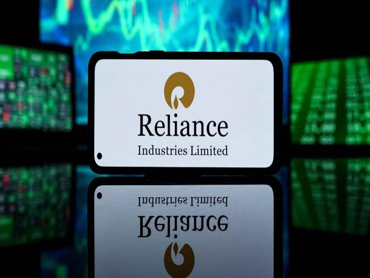 RIL m-cap: रिलायंस इंडस्ट्रीज का मार्केट कैप ₹21 लाख करोड़ के पार, इस मार्क पर पहुंचने वाली पहली भारतीय कंपनी