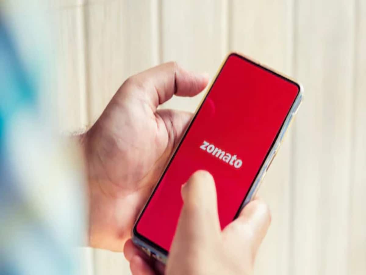 Swiggy और Zomato ने बढ़ाई प्लेटफॉर्म फीस, आपकी जेब पर पड़ेगा कितना असर?