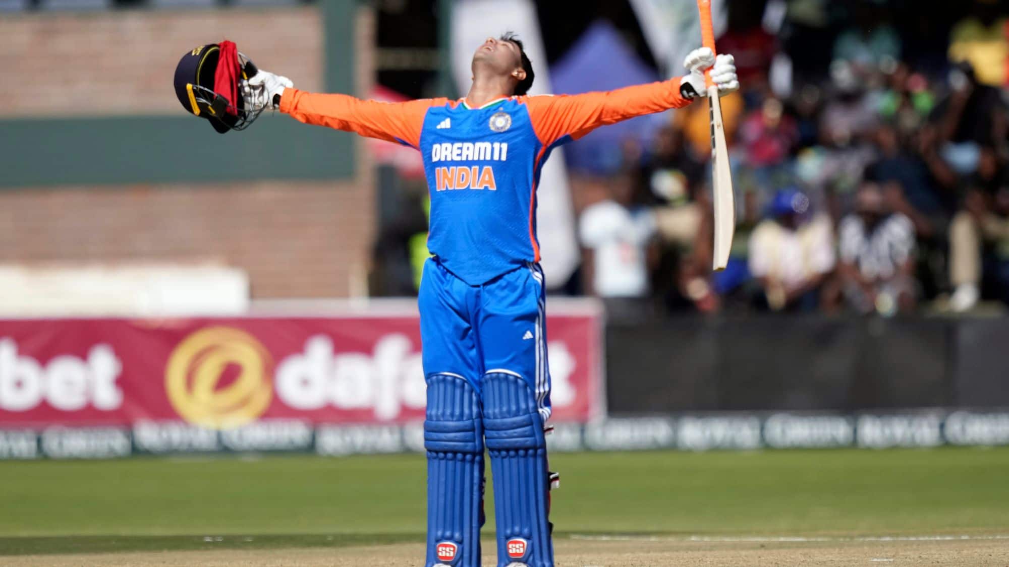 Abhishek Sharma : अभिषेक शर्मा ने दोहराया युवराज सिंह का कारनामा, 12 गेंदों में जड़ा पचासा...खेली ताबड़तोड़ बारी