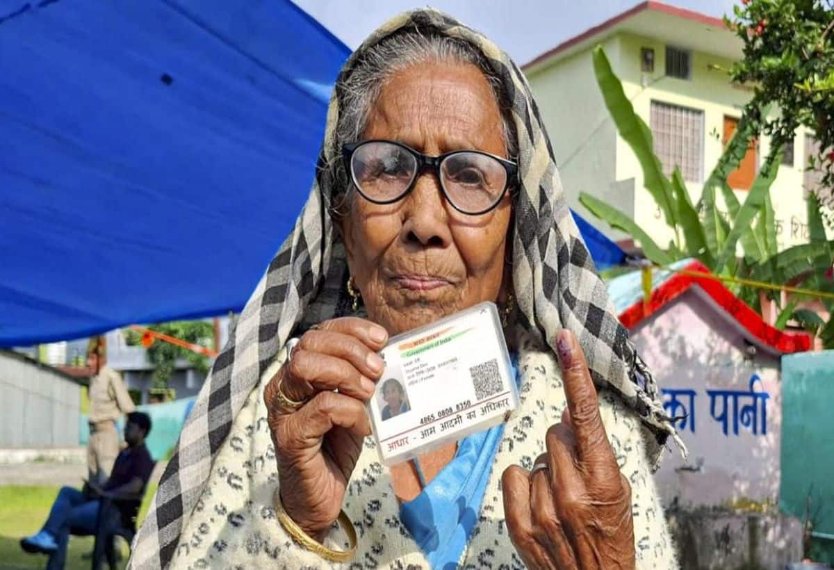 Bypolls Updates: सात राज्यों की 13 विधानसभा सीटों पर मतदान जारी, जानें निर्वाचन क्षेत्र समेत सभी डिटेल्स Bypolls Updates: सात राज्यों की 13 विधानसभा सीटों पर मतदान जारी, जानें निर्वाचन क्षेत्र समेत सभी डिटेल्स