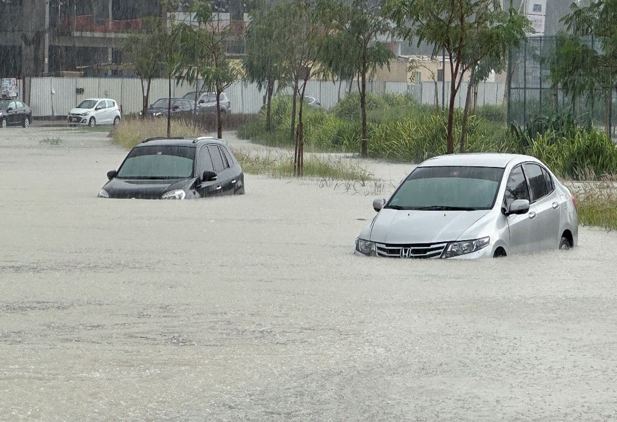 Car Insurance: बारिश में कार के डूबने या बह जाने पर क्या मिलता है इंश्योरेंस?  ये है पूरा नियम