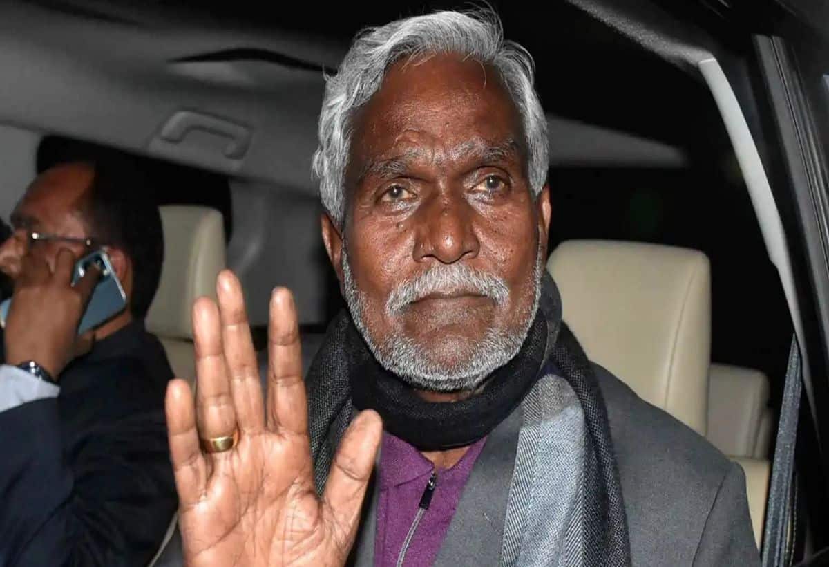 सीएम पद से हटाए जाने पर 'अपमानित' महसूस कर रहे हैं चंपई सोरेन! क्या हेमंत सोरेन के दबाव में दिया इस्तीफा?