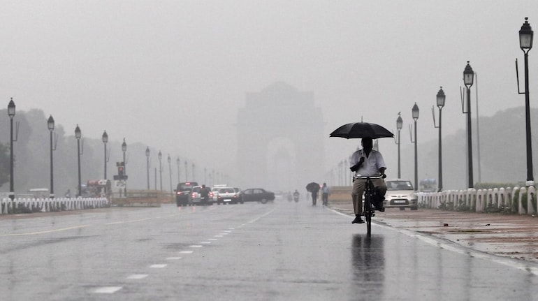 Weather Update: हरियाणा, पंजाब, जम्मू समेत कई राज्यों में भारी बारिश की आशंका, मौसम विभाग ने दी चेतावनी | Moneycontrol Hindi