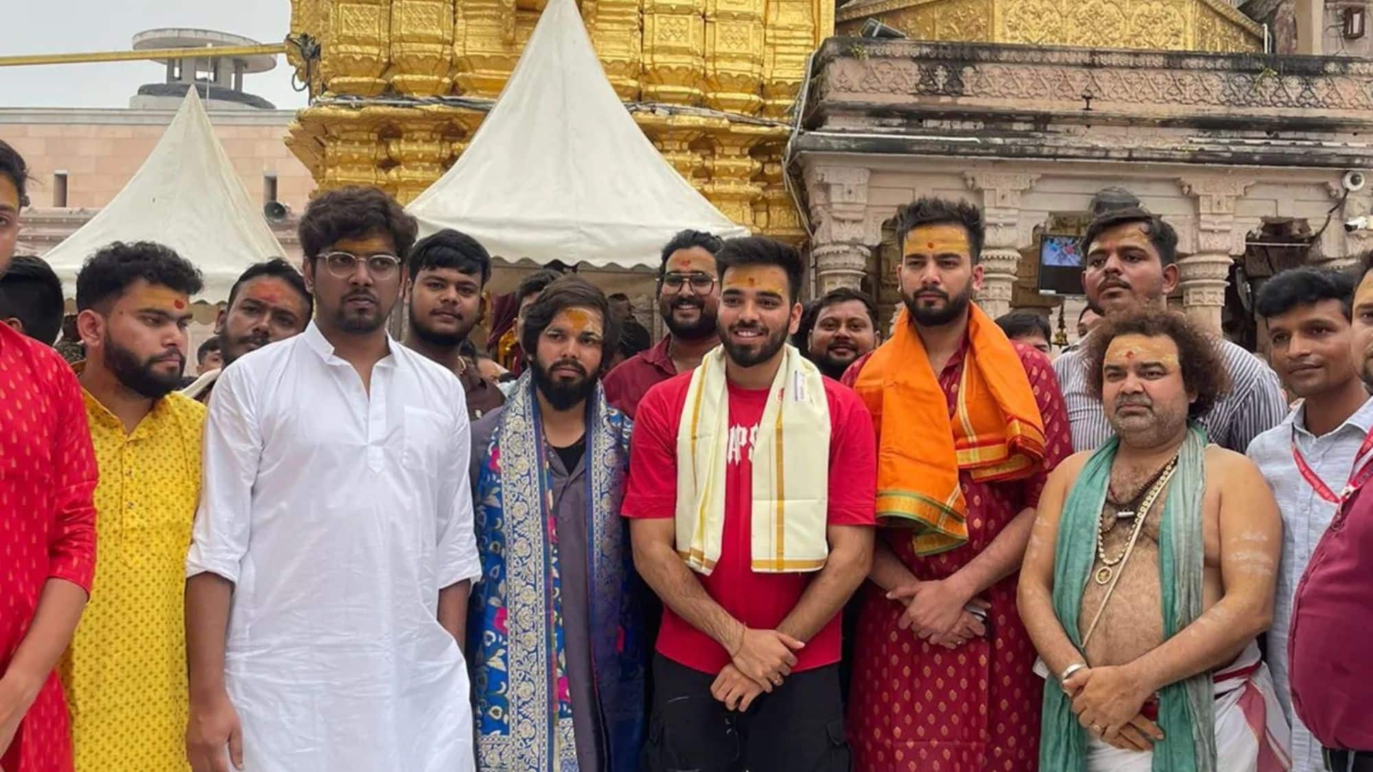 एल्विश यादव फिर मुसीबत में फंसे, काशी विश्वनाथ मंदिर में फोटो खींचने पर पुलिस में दर्ज हुई शिकायत