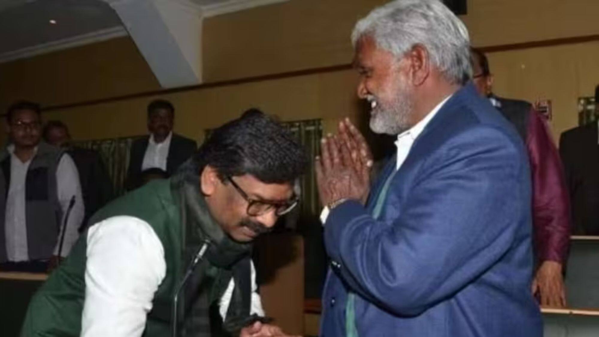 Jharkhand: नाराज चंपई सोरेन, लेंगे बदला! BJP में शामिल हो सकते हैं पूर्व मुख्यमंत्री, JMM के कई विधायकों भी साथ ले जाने की तैयारी Jharkhand: नाराज चंपई सोरेन, लेंगे बदला! BJP में शामिल हो सकते हैं पूर्व मुख्यमंत्री, JMM के कई विधायकों भी साथ ले जाने की तैयारी