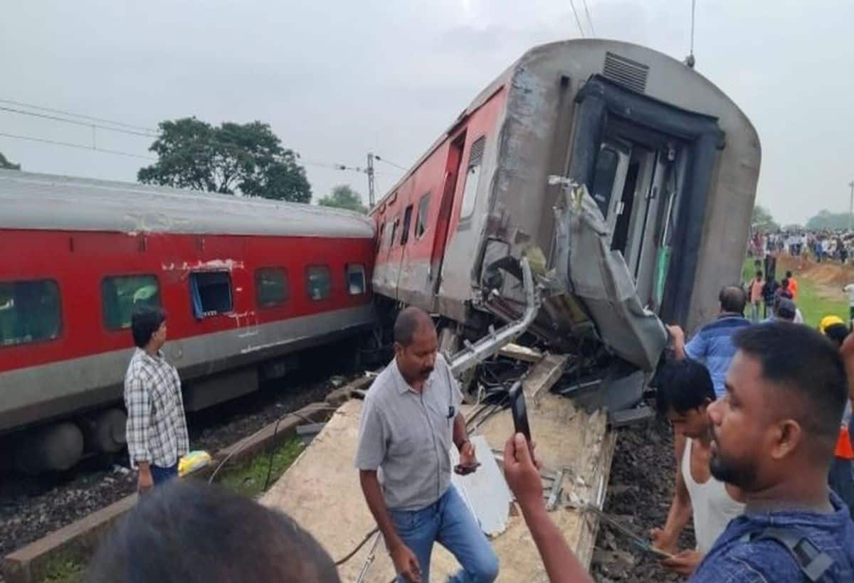 Jharkhand Train Accident: झारखंड में बड़ा रेल हादसा, हावड़ा-मुंबई मेल और मालगाड़ी की टक्कर, 2 लोगों की मौत, 20 घायल