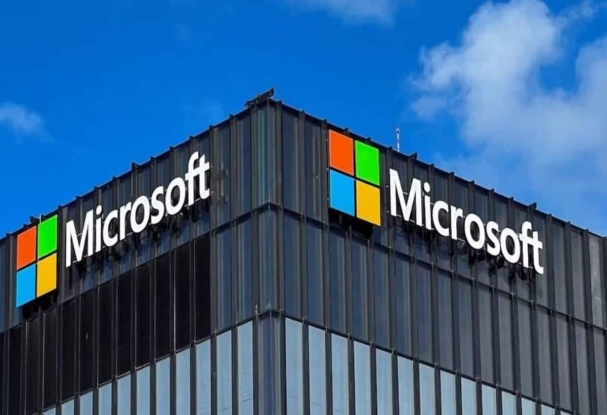 Microsoft Glitch: माइक्रोसॉफ्ट में तकनीकी समस्या के चलते भारत समेत दुनियाभर में हवाई उड़ाने प्रभावित, मुंबई एयरपोर्ट पर हाहाकार