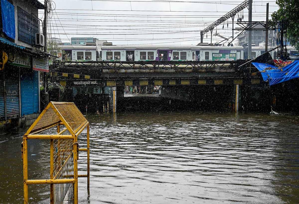 Mumbai Rains: मुंबई और कोंकण में बारिश का ऑरेंज अलर्ट जारी, हाई टाइड की चेतावनी