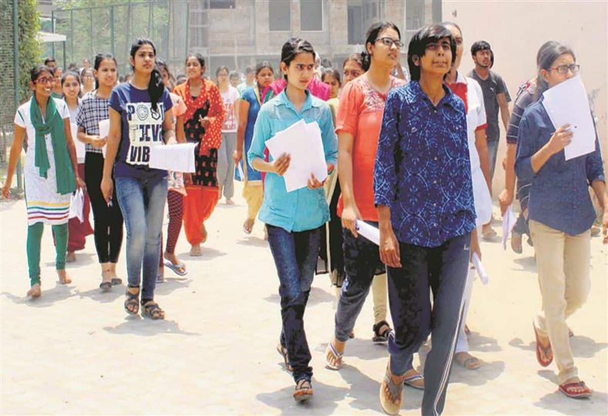 JKBOSE 10th Result 2024: जम्मू-कश्मीर बोर्ड 10वीं परीक्षा के नतीजे जारी, jkbose.nic.in पर ऐसे करें चेक