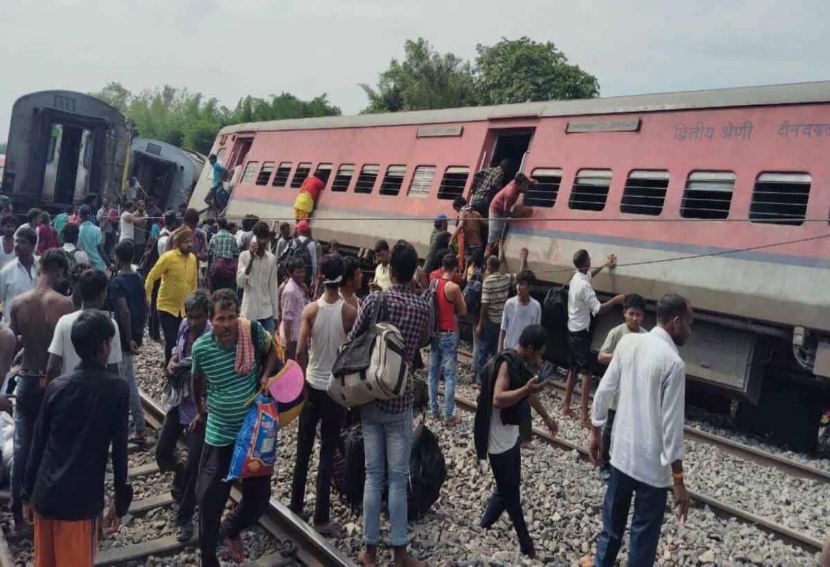 Indian Railways: ट्रेन के पटरी से उतरने पर ड्राइवर फोड़ते हैं पटाखे, आखिर रेलवे ने ऐसा नियम क्यों बनाया?