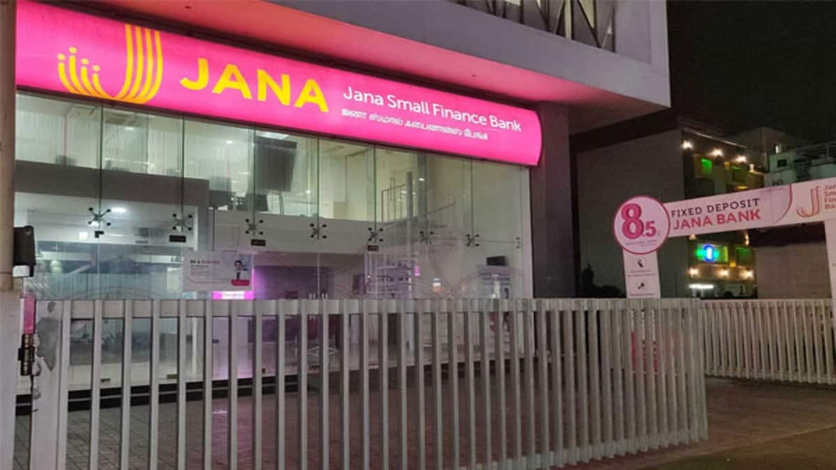 Jana SFB Q1 Results: जून तिमाही में 90% बढ़ा नेट प्रॉफिट, NII में 32% का उछाल Jana SFB Q1 Results: जून तिमाही में 90% बढ़ा नेट प्रॉफिट, NII में 32% का उछाल