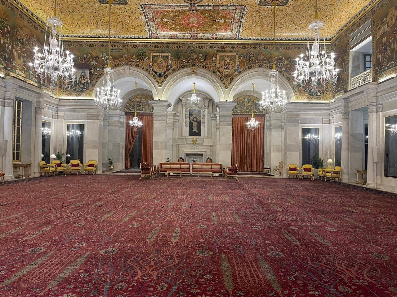  अशोक हॉल का नया नाम आज से अशोक मंडप है। यहां विदेशी मिशनों के प्रमुख अपना पहचान पत्र पेश करते हैं