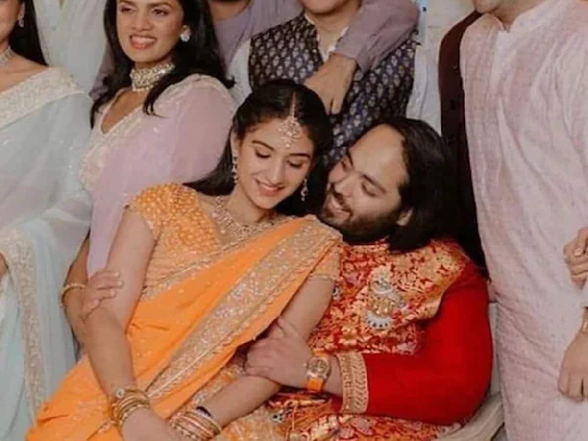 Anant Ambani-Radhika Merchant Wedding: जियो वर्ल्ड सेंटर में दिखेगी 'काशी' की झलक, कुछ ऐसी है शादी की सजावट की थीम Anant Ambani-Radhika Merchant Wedding: जियो वर्ल्ड सेंटर में दिखेगी 'काशी' की झलक, कुछ ऐसी है शादी की सजावट की थीम