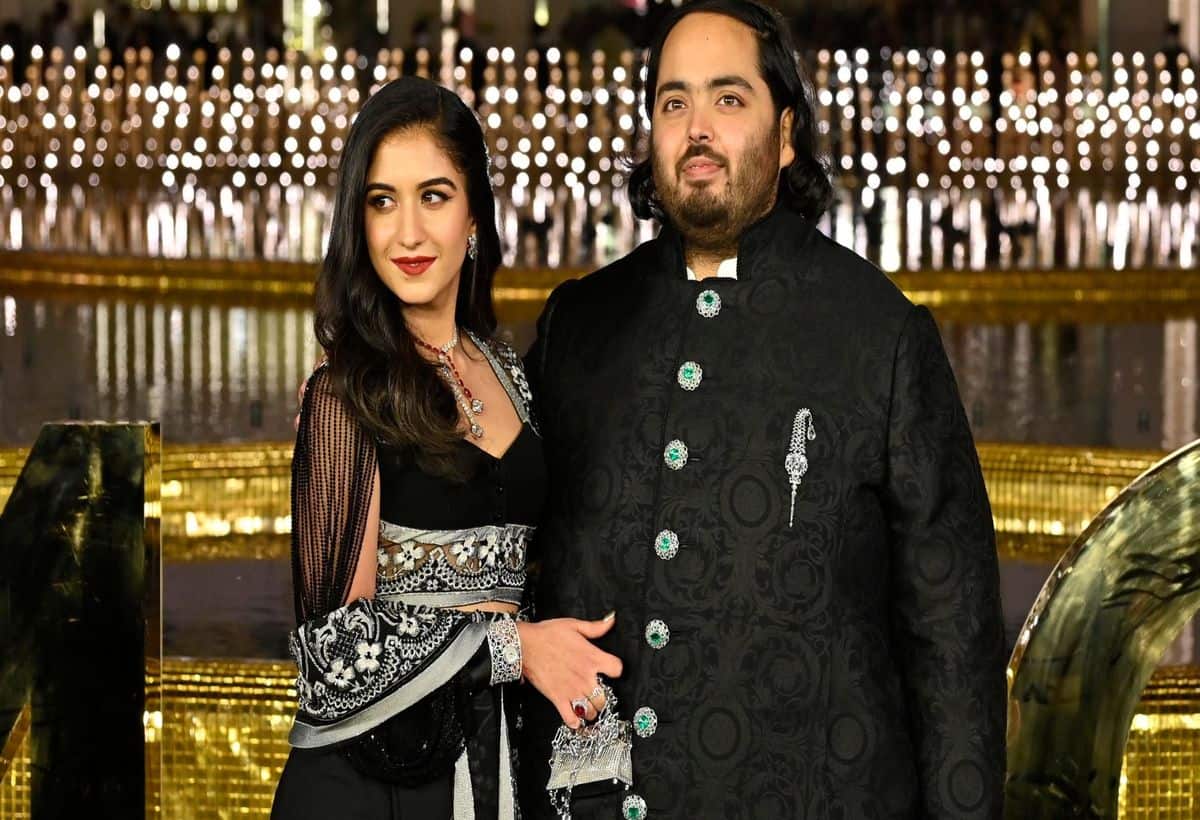 Anant Ambani-Radhika Merchant Wedding Date: मुकेश अंबानी के बेटे अनंत अंबानी की शादी 12 जुलाई को मुंबई में राधिका मर्चेंट के साथ होगी।