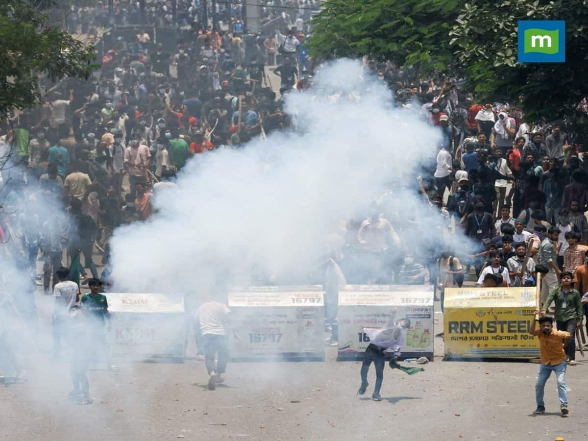 Bangladesh Civil Unrest: पड़ोसी मुल्क में हालात नाजुक, देखते ही गोली ...