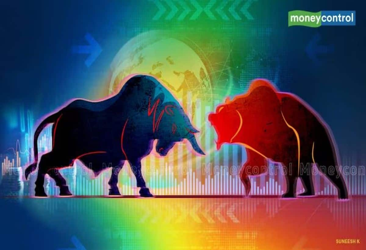 Market outlook : उतार-चढ़ाव के बीच सेंसेक्स-निफ्टी सपाट बंद, छोटे-मझोलो शेयरों में रही तेजी