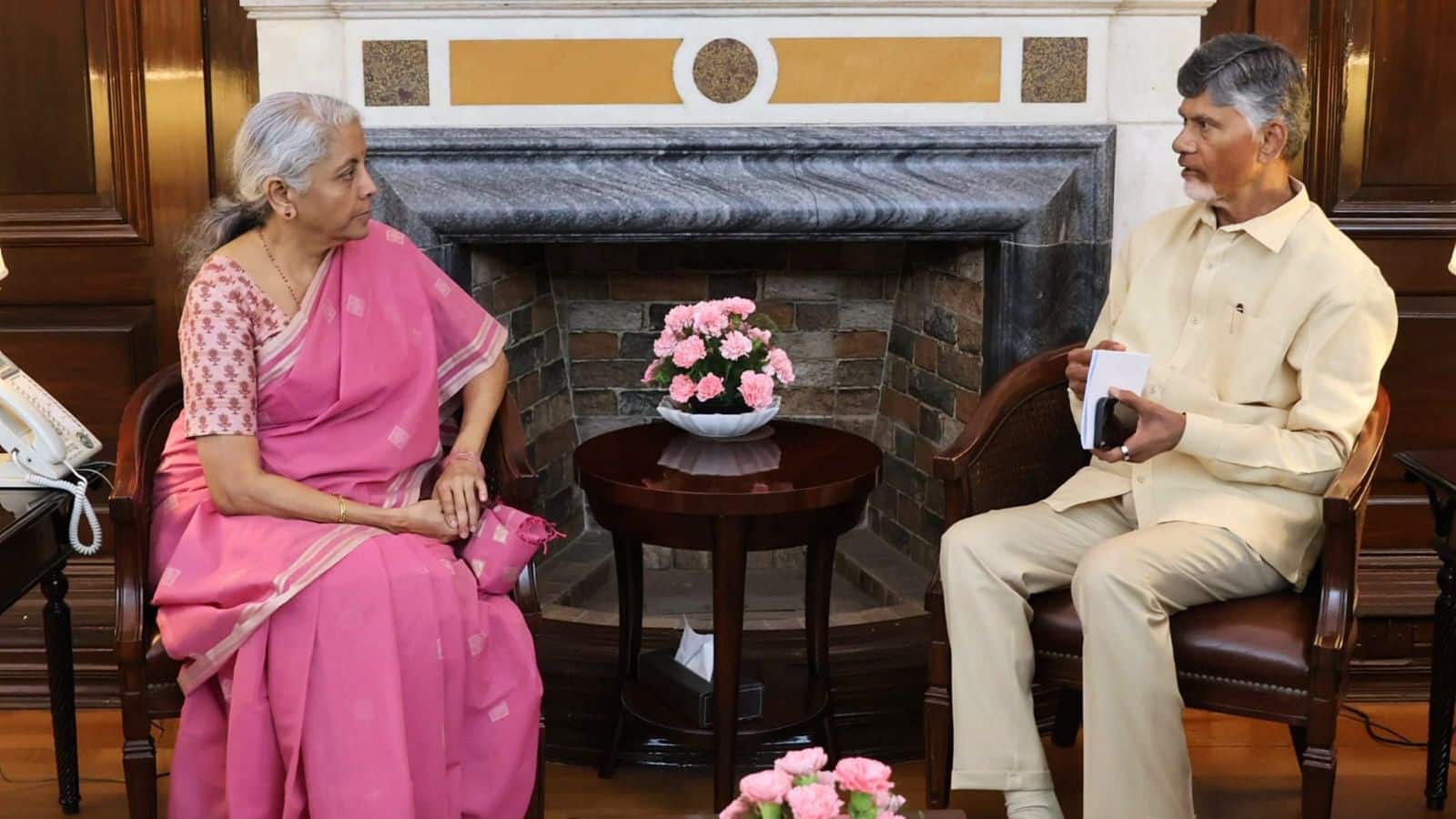 Budget 2024: बीजेपी के सहयोगियों ने बनाया 'स्पेशल पैकेज' का दबाव; नायडू फिर पहुंचे दिल्ली, JDU ने की वित्त मंत्री से मुलाकात Budget 2024: बीजेपी के सहयोगियों ने बनाया 'स्पेशल पैकेज' का दबाव; नायडू फिर पहुंचे दिल्ली, JDU ने की वित्त मंत्री से मुलाकात