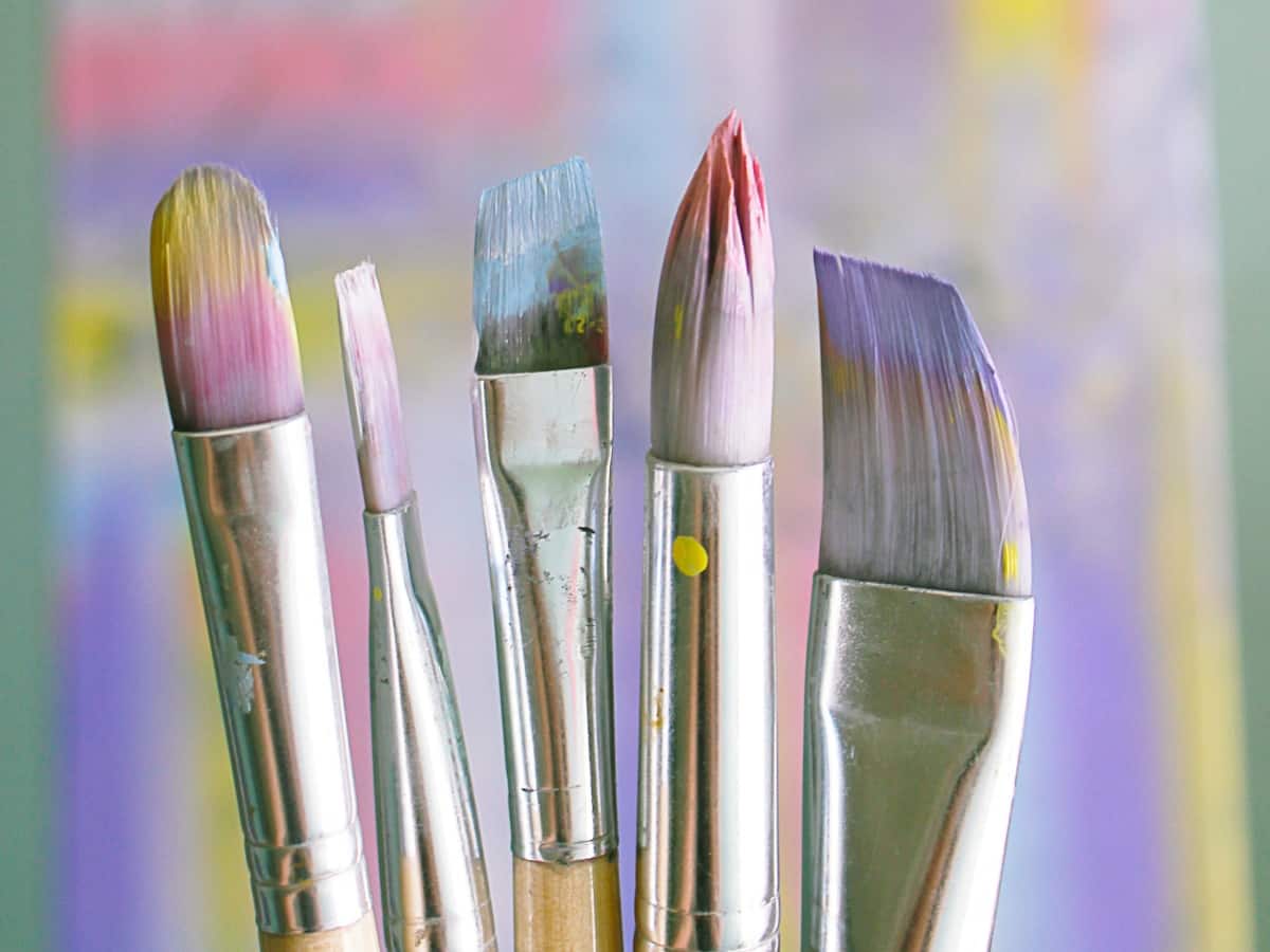 Paint Stocks: ढहते मार्केट में भी 3% चढ़ गए एशियन पेंट और बर्जर, उछाल के पीछे है बड़ी वजह Paint Stocks: ढहते मार्केट में भी 3% चढ़ गए एशियन पेंट और बर्जर, उछाल के पीछे है बड़ी वजह