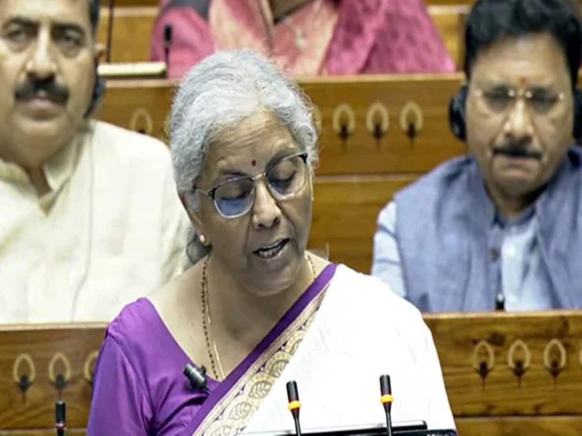 कम और स्थिर है महंगाई, 4% के लक्ष्य की ओर अग्रसर: वित्त मंत्री सीतारमण