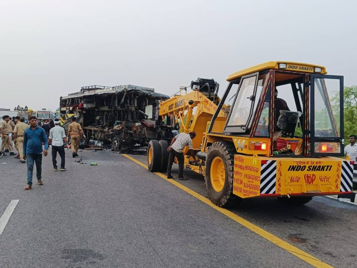 Unnao Road Accident: उन्नाव में बड़ा हादसा, दूध कंटेनर से भिड़ी डबल डेकर बस, 18 की मौत