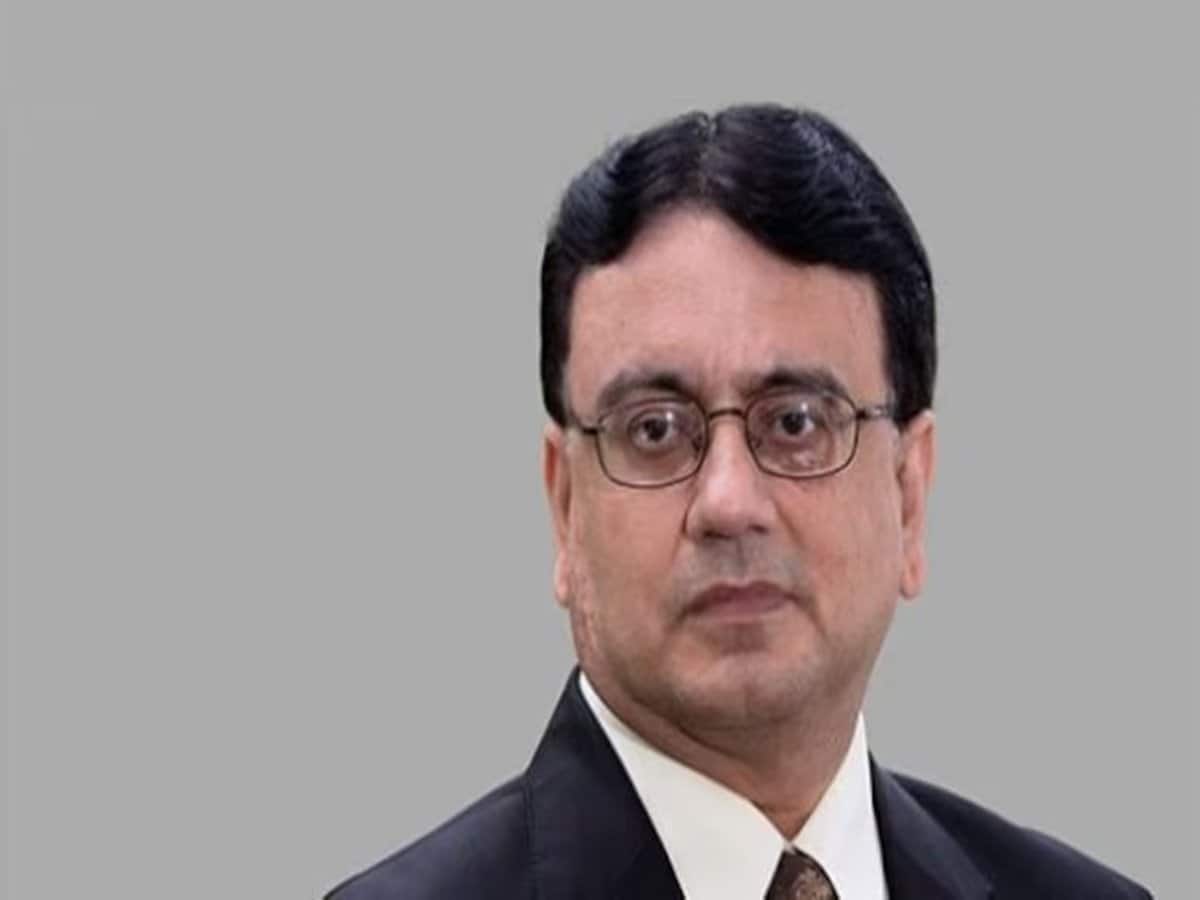Kotak Mahindra Bank से विराट दीवानजी की होने वाली है विदाई, कंज्यूमर बैंकिंग डिवीजन में हो रहा बड़ा बदलाव Kotak Mahindra Bank से विराट दीवानजी की होने वाली है विदाई, कंज्यूमर बैंकिंग डिवीजन में हो रहा बड़ा बदलाव