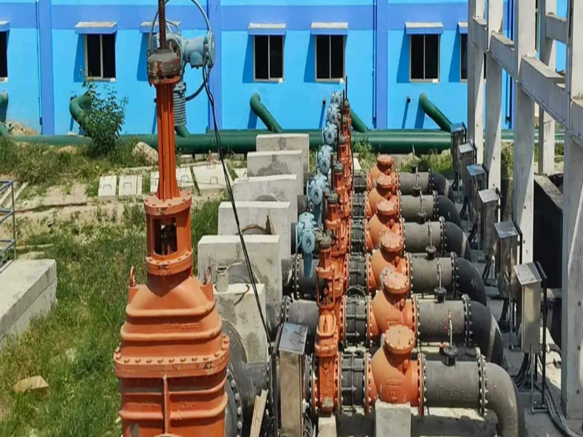 VVIP Infratech IPO Listing: 90% प्रीमियम पर शेयरों का सफर शुरू, फिर उछलकर शेयर पहुंचे अपर सर्किट पर VVIP Infratech IPO Listing: 90% प्रीमियम पर शेयरों का सफर शुरू, फिर उछलकर शेयर पहुंचे अपर सर्किट पर