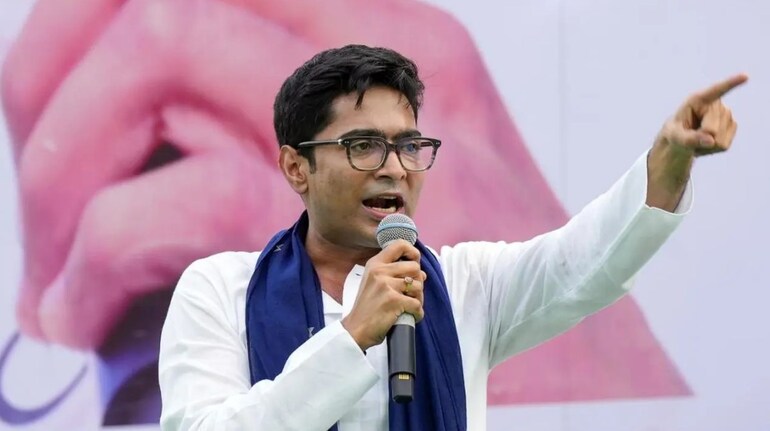 TMC सांसद अभिषेक बनर्जी की बेटी को रेप की धमकी, बंगाल बाल अधिकार आयोग ने  शुरू की जांच - rape threat to tmc mp abhishek banerjee daughter amid the  ongoing protests across